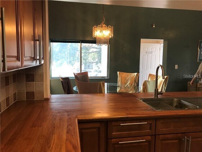 Building Photo - 4559 Lakeway Dr