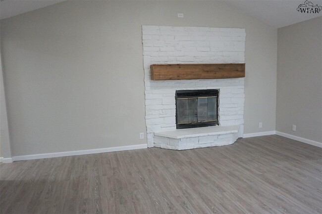 Building Photo - 1112 Lisa Ln