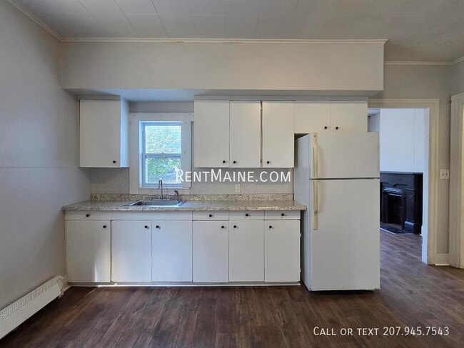 Building Photo - 139 Oak St