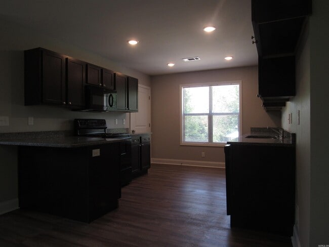 Building Photo - 1515 Stamps St