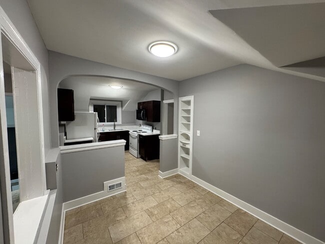 Building Photo - 2707 Commercial Ave