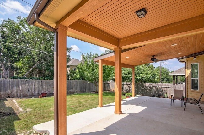 Building Photo - 121 Alondra Way