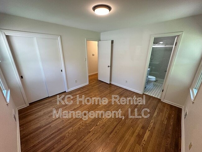 Building Photo - 8216 W 97th St