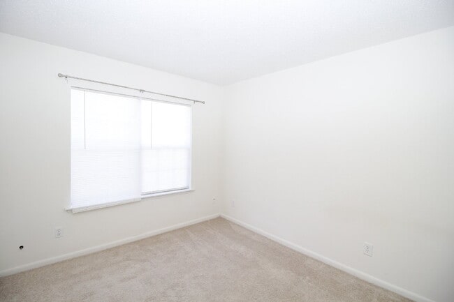 Building Photo - 2-Bedroom Waterfront Townhouse with Commun...