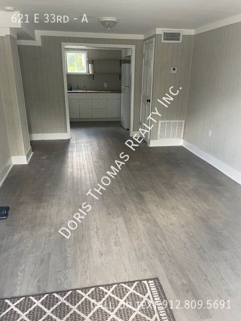 Building Photo - 621 E 33rd St