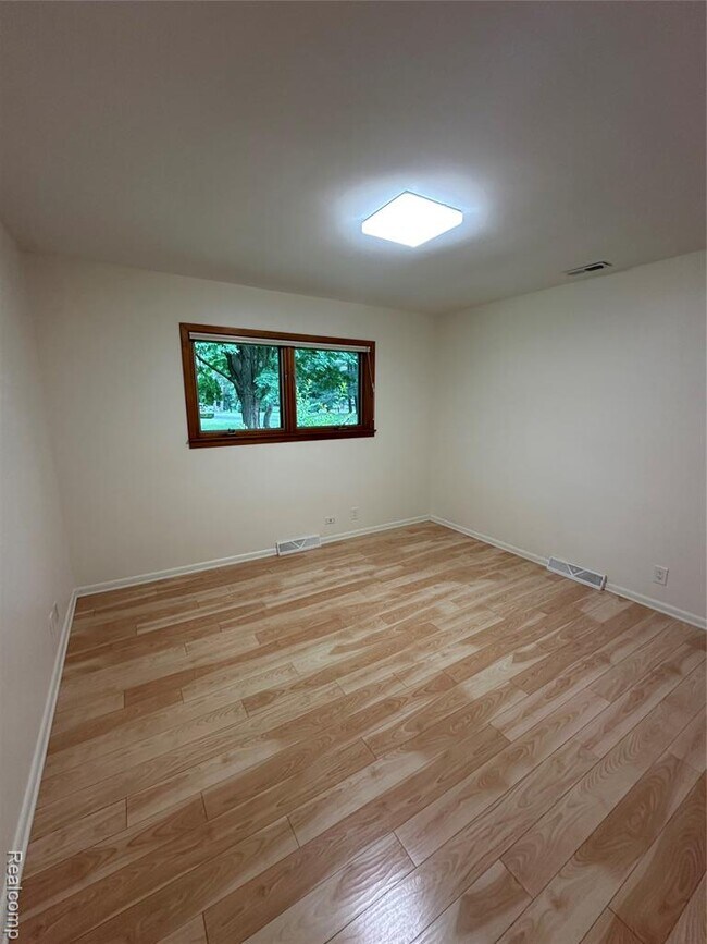 Building Photo - 6606 Vachon Ct