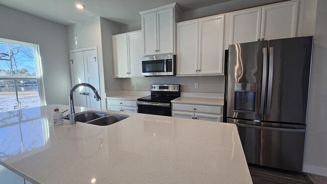 Building Photo - 549 Westport St