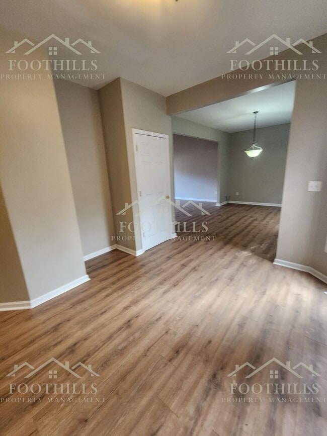 Building Photo - 6 Robert de Brus Cir