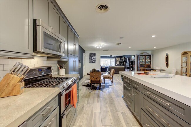 Building Photo - 3010 Conway St