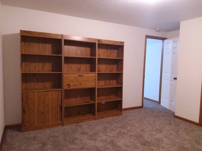 Building Photo - 3 Bedroom 2 Bathroom Home in Goshen!