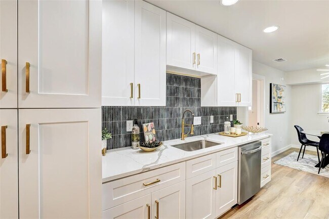 Building Photo - 402 Mulberry Dr