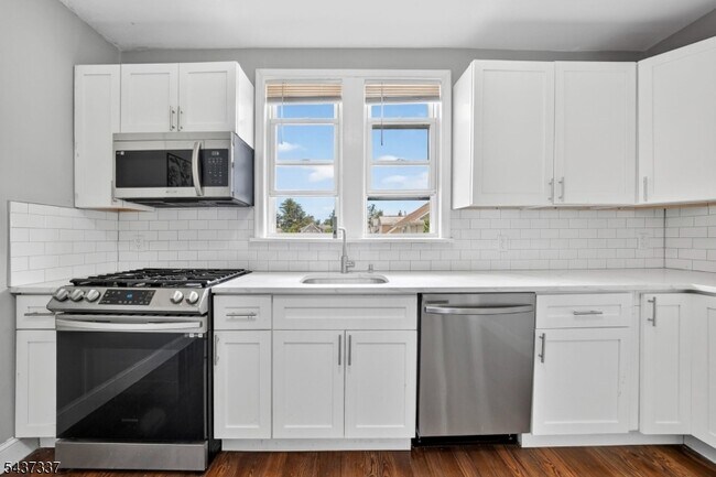 Building Photo - 86 Curie Ave