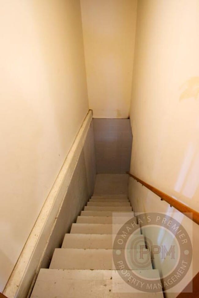 Building Photo - Comfortable 2 Bedroom/ 2 Bathroom Duplex |...