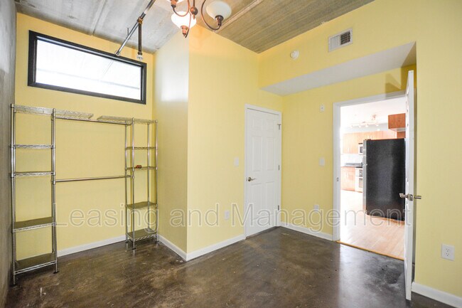 Building Photo - 1 Cool Blow St