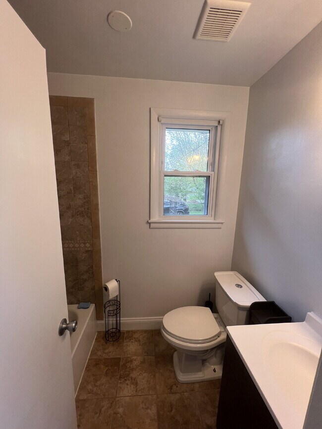 Building Photo - "Expansive 5-Bedroom Haven with Dual Kitch...