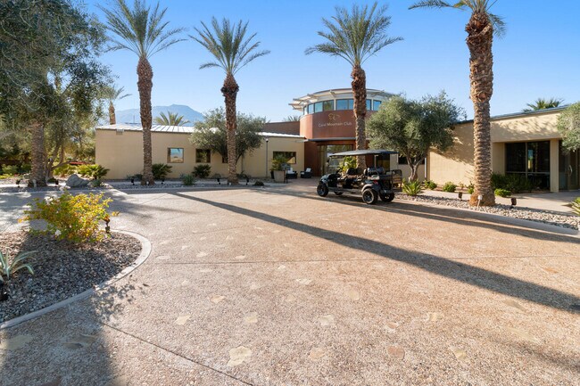 Building Photo - 60602 Juniper Ln