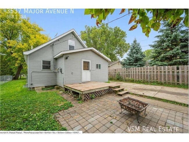 Building Photo - JUST REMODELED - 3 Bed 3 Bath Home Availab...