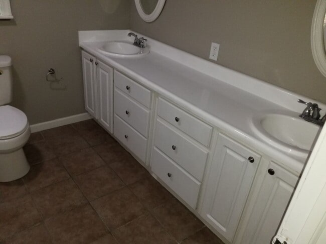 Building Photo - Coming Soon! South KC SF