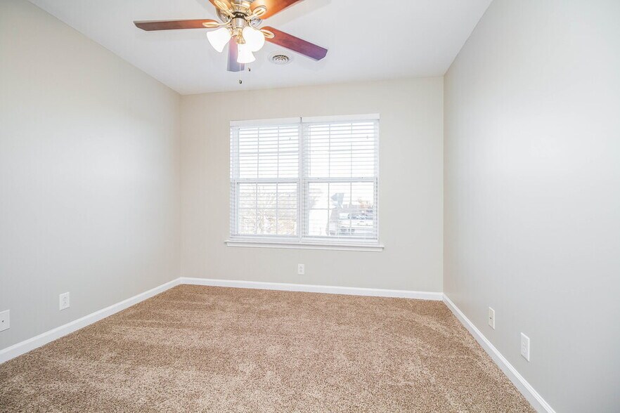 Building Photo - 386 Meigs Dr