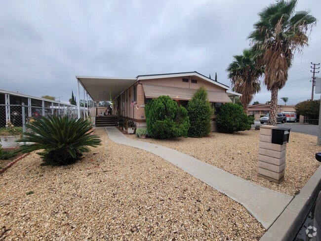 Building Photo - 14968 Vinehill St