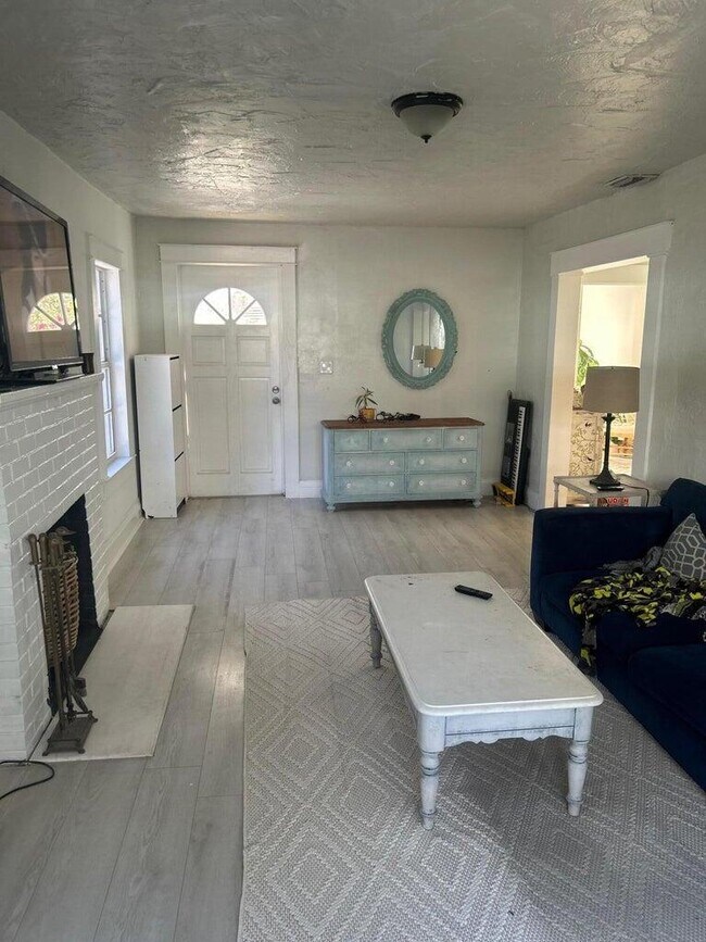 Building Photo - 820 30th St