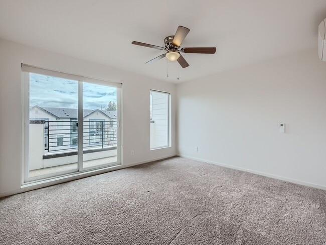 Building Photo - Modern 3bed/2bath Townhome in Rainer Valley Neighborhood!