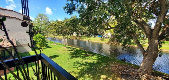 Building Photo - 9945 Nob Hill Pl