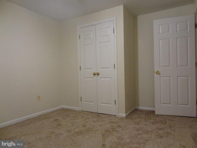 Building Photo - 836 Knob Ct