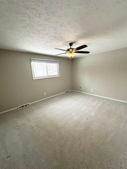 Building Photo - 35600 Bainbridge Rd