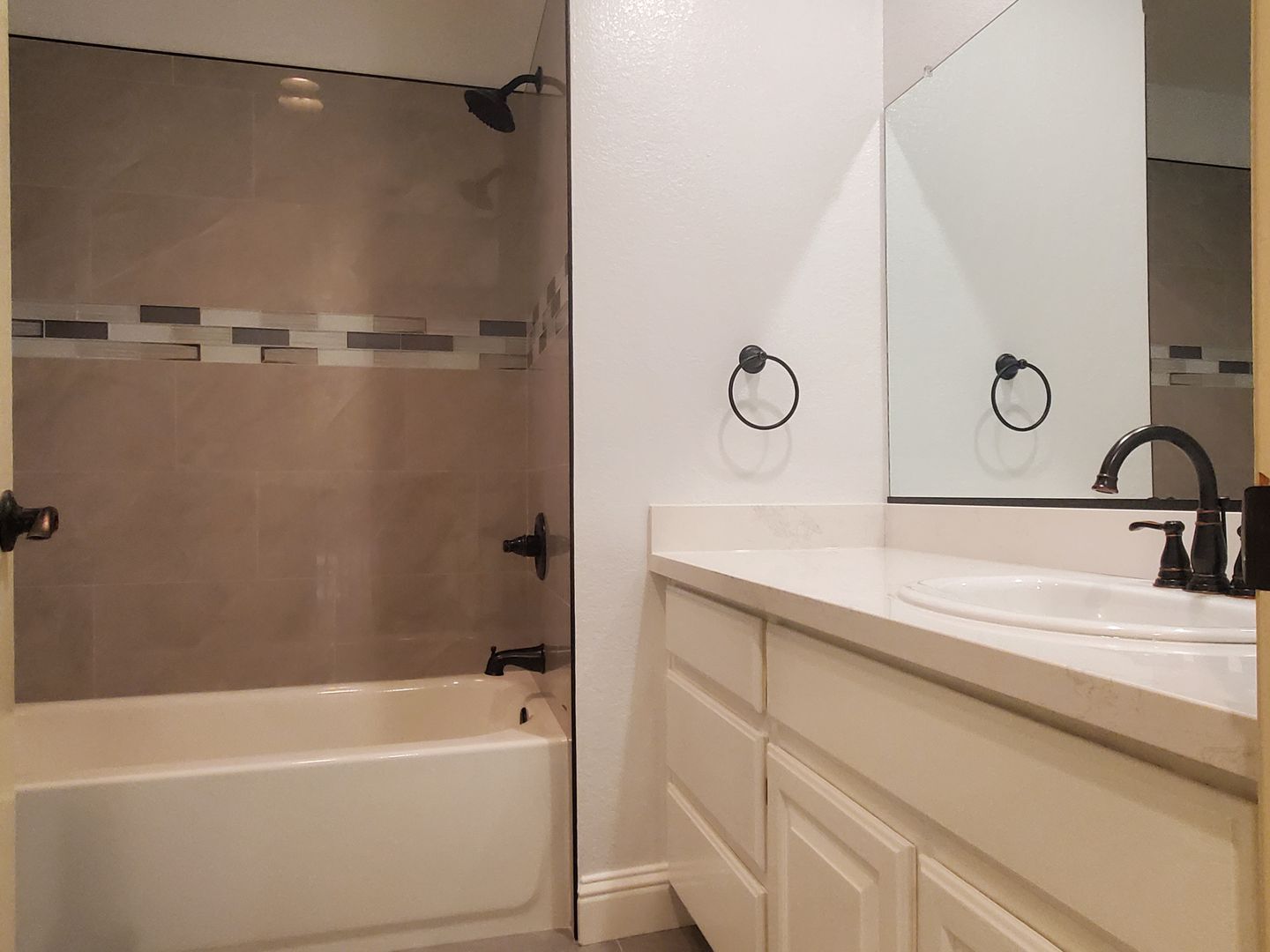 Building Photo - 1610 Chris Ln