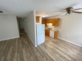 Building Photo - 107 Logan Ct