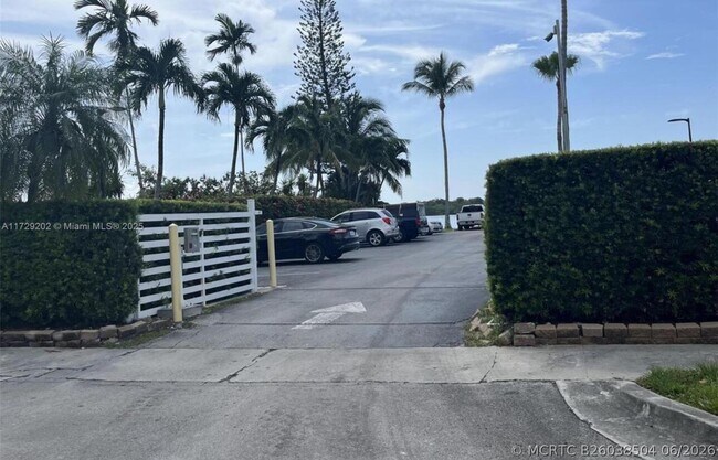 Building Photo - 11930 N Bayshore Dr