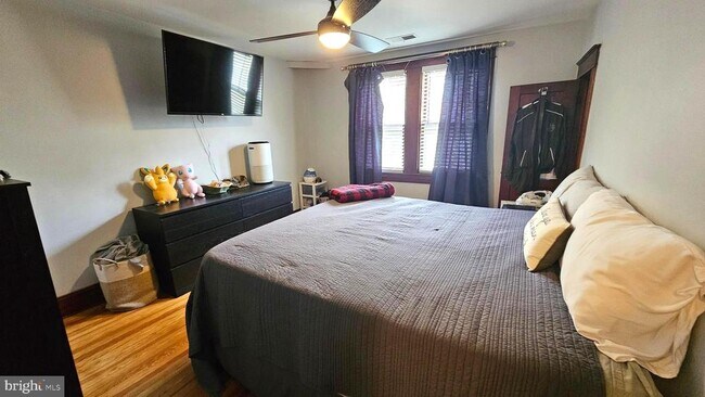 Building Photo - 205 3rd Ave SW