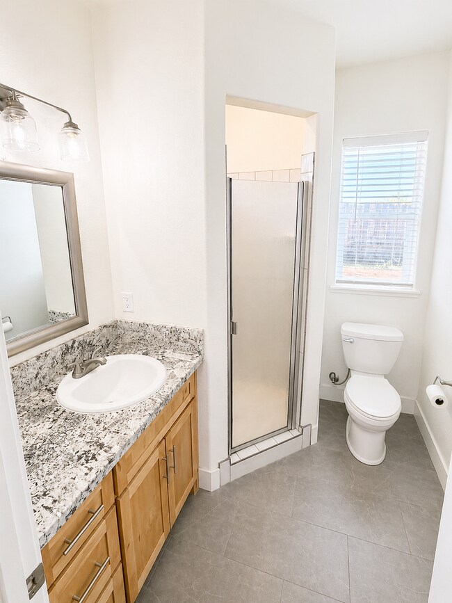 Building Photo - 3BR Home w/ 2-Car Garage, Tall ceilings & Upgraded Chef's Kitchen