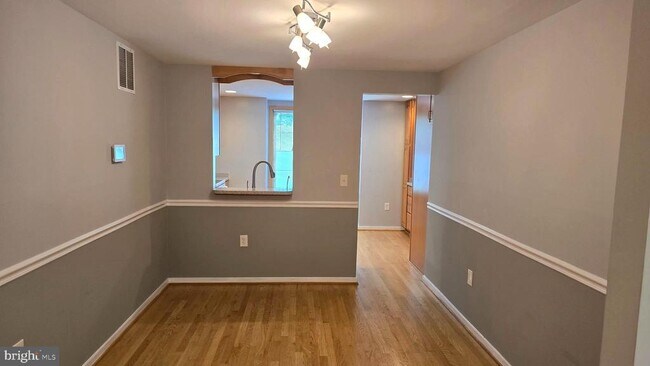 Building Photo - 5987 Clerkenwell Ct