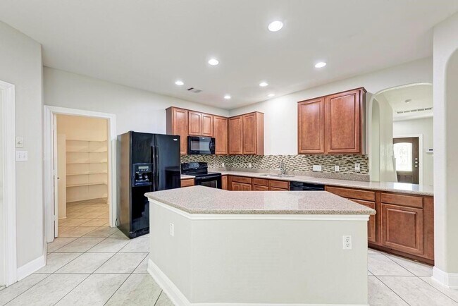 Building Photo - 500 Tyree Rd