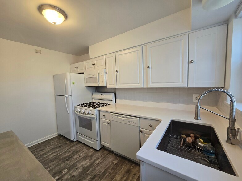 Building Photo - 2784 Breezy Way