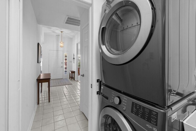 Building Photo - Updated home in Heritage Harbour available...