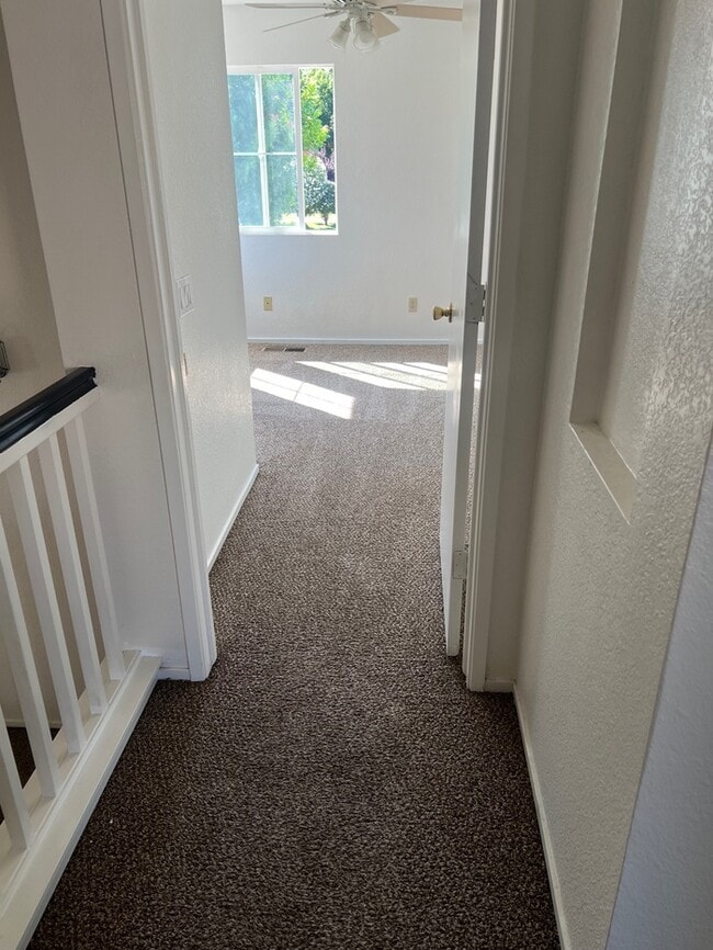 Building Photo - Weston Ranch 4 Bedroom 3 Bathroom Home