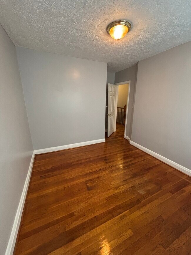 Building Photo - 3 bedrooms in 21239
