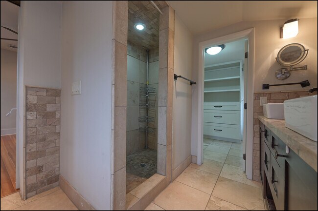 Building Photo - 1420 Hawthorne St