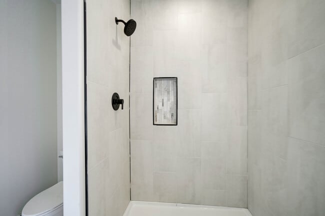 Building Photo - 32 E Clara Ct
