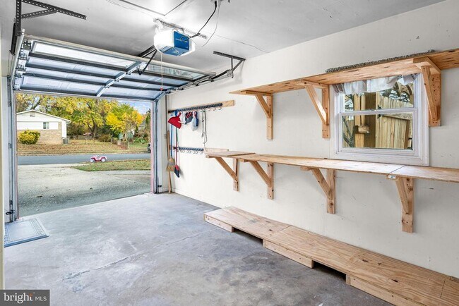 Building Photo - 6910 Ontario St