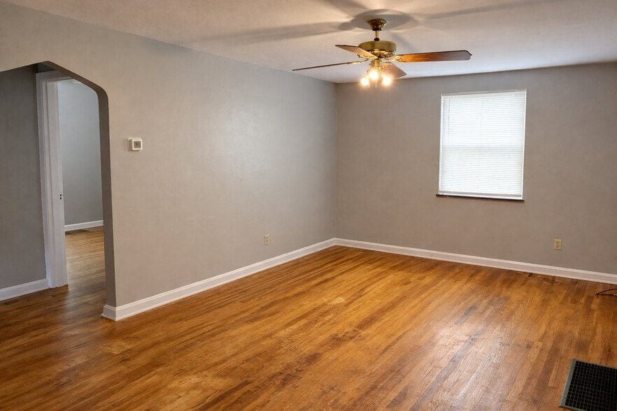 Building Photo - 5517 Surrey Ave