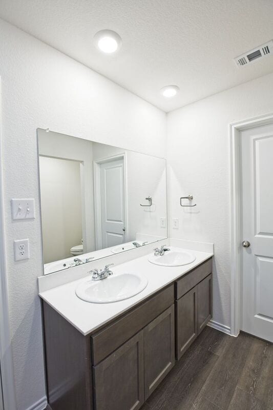 Building Photo - 1111 Emerald Gate Dr