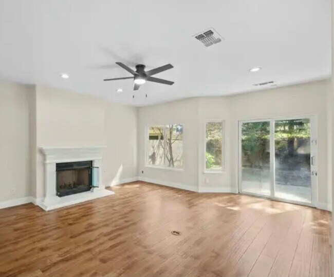 Building Photo - Single Family Home