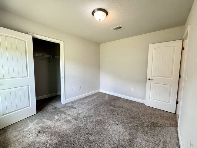 Building Photo - 3851 Redbud Wy