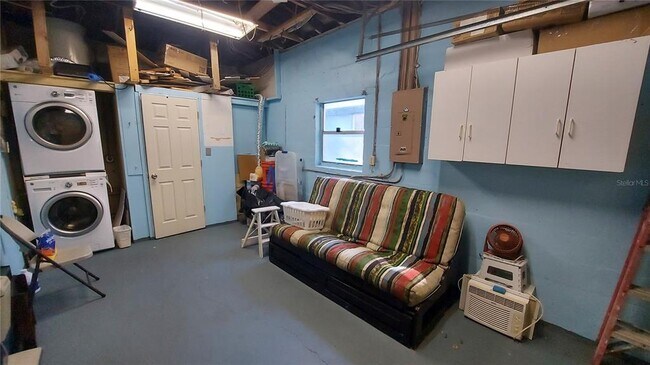 Building Photo - 110 N Crest Ave