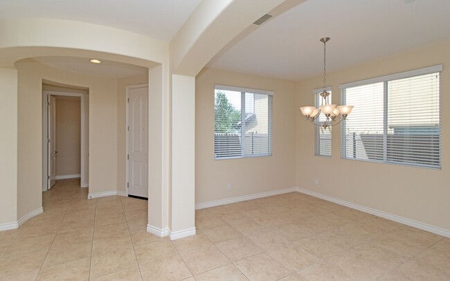 Building Photo - Beautiful Large Spacious Carlsbad Home wit...