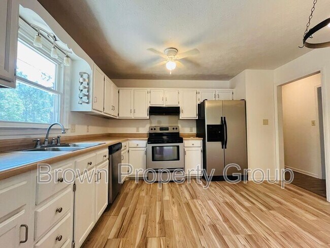Building Photo - 6901 Woodmark Dr